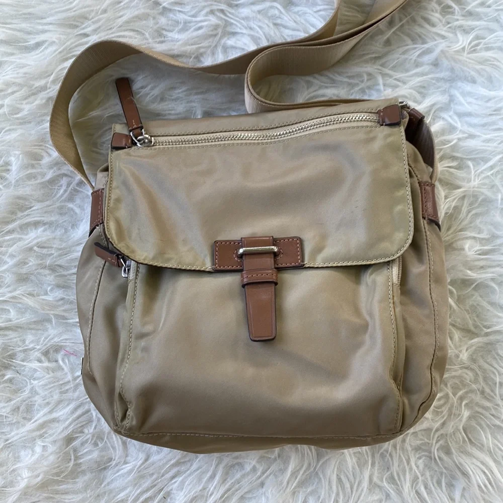 🌺Tumi crossbody bag🌺 - Picture 3 of 11